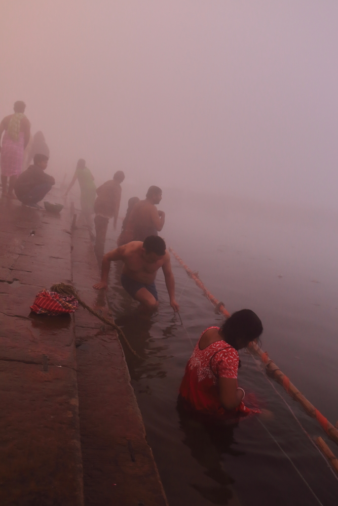 Ablutions dans le Gange 1 - Bénarès Varanasi - Uttar Pradesh - Inde
