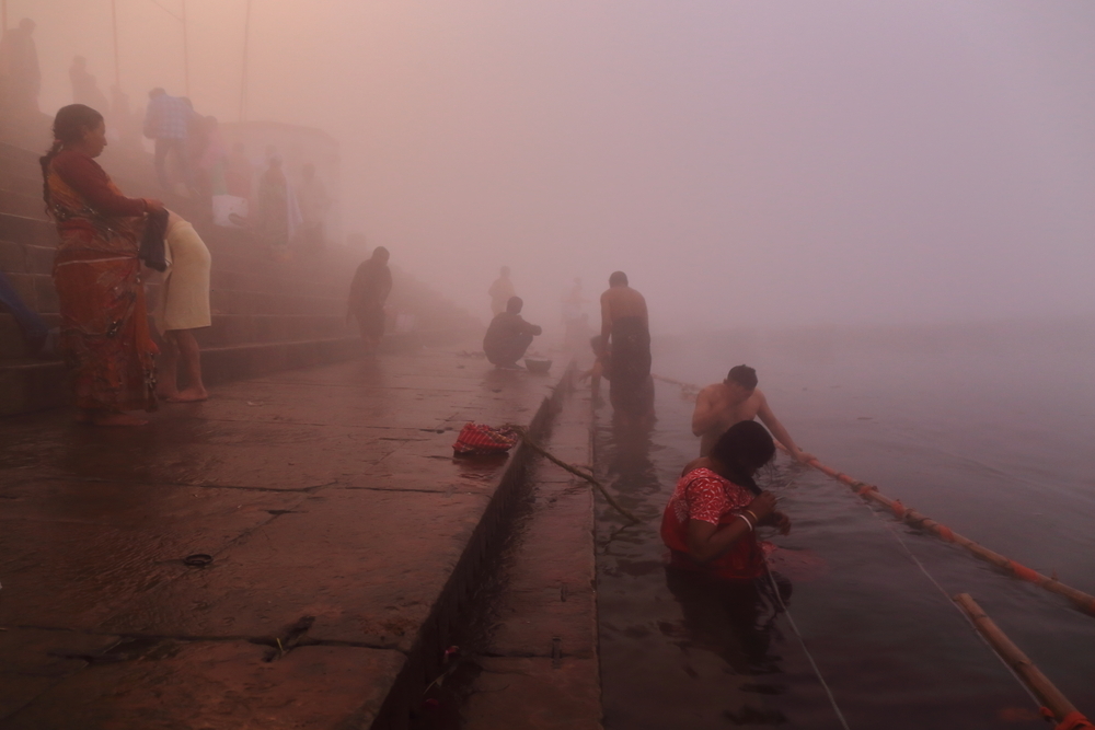 Ablutions dans le Gange 2 - Bénarès Varanasi - Uttar Pradesh - Inde
