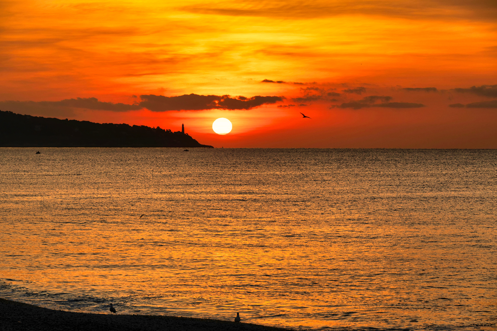 Lever de soleil sur la baie des Anges à Nice