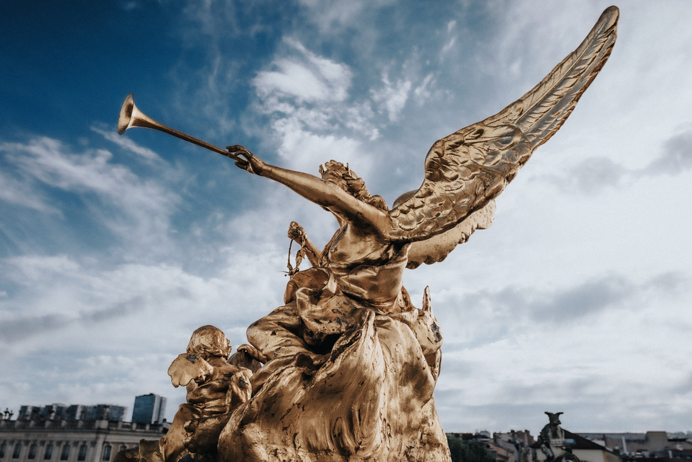 L'Ange de la Renommée - Couleur // Arc Héré