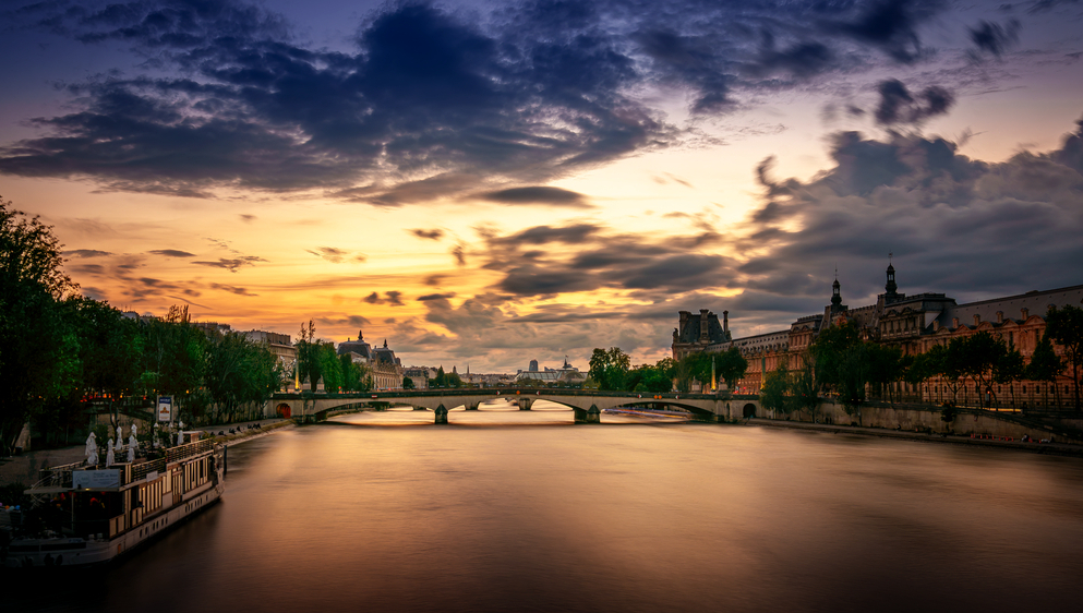 La Seine au coucher de soleil, pont du Caroussel et le Louvre