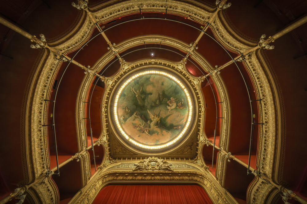 Le ciel nous garde - Abandoned Theater - France