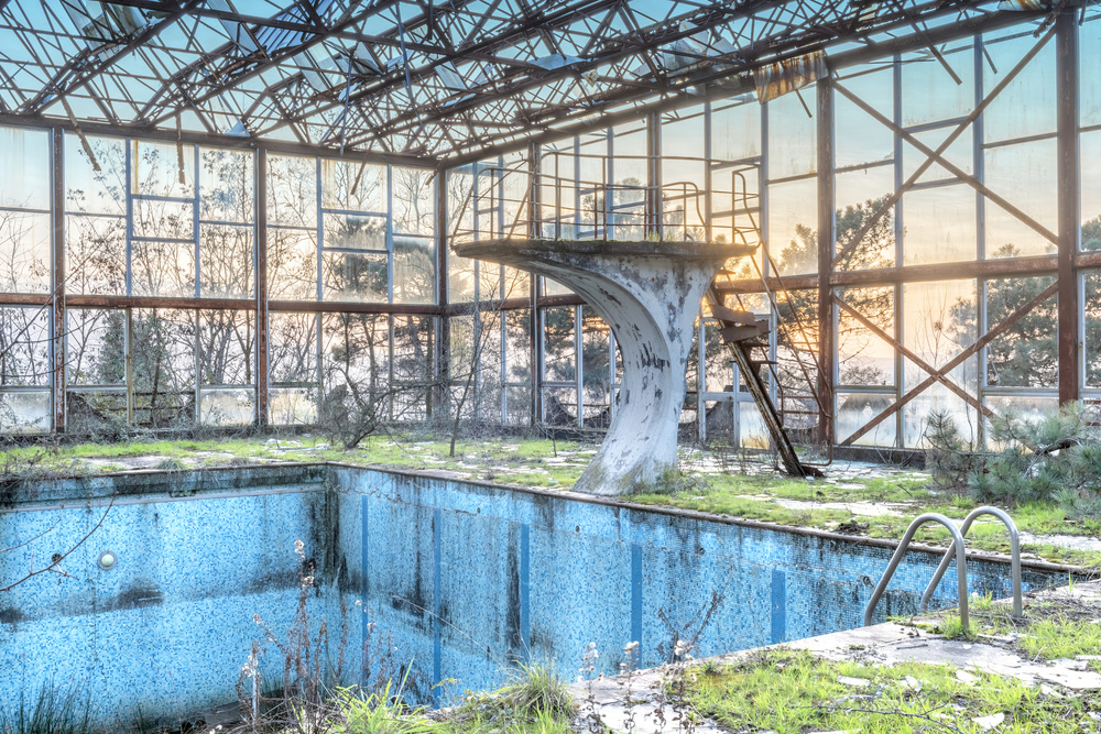Plus dure sera la chute - Abandoned Swimming Pool - Italy